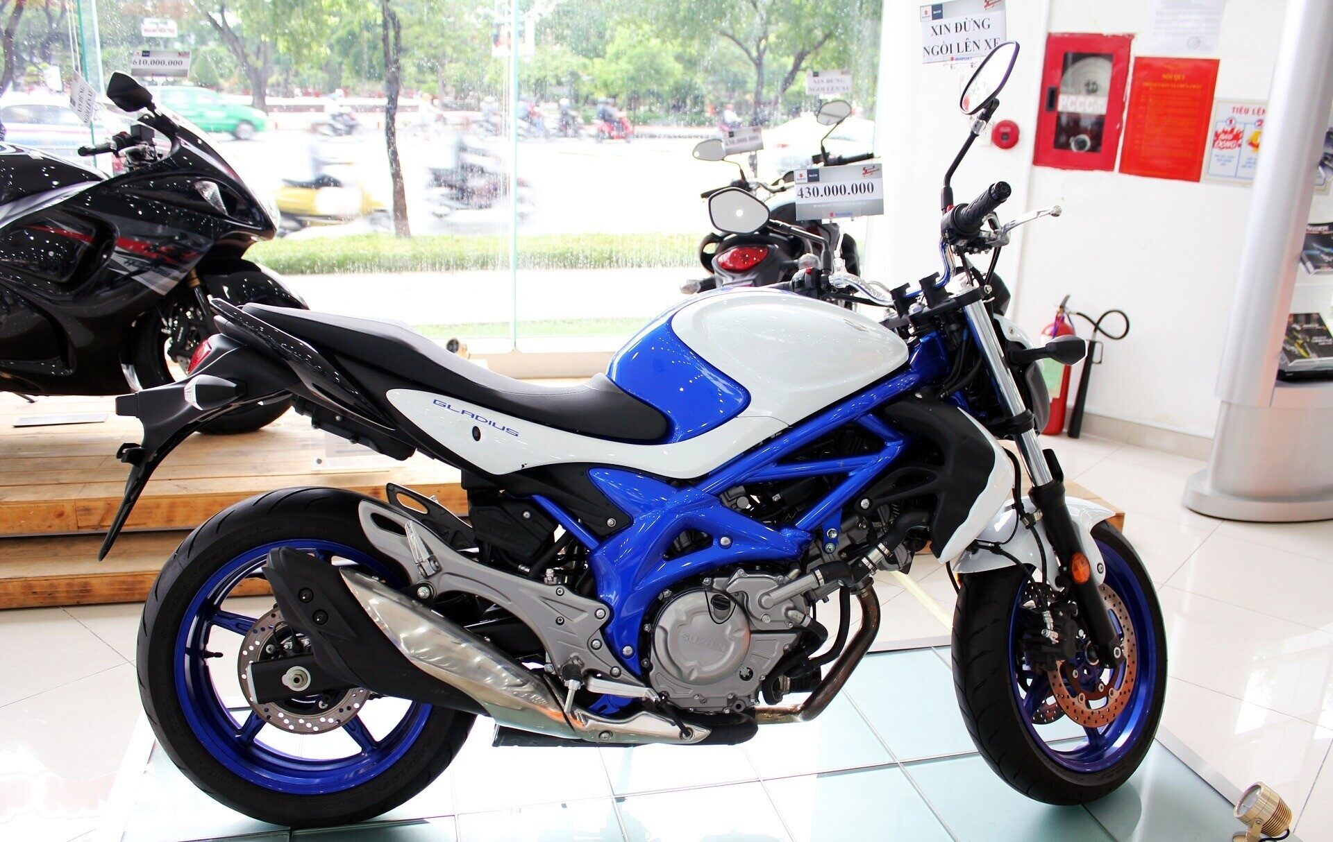 Suzuki Gladius 650 Xemay24h 3