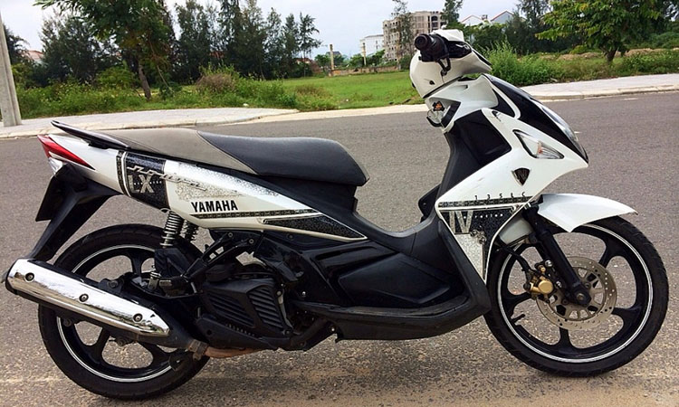 Yamaha Nouvo LX  Ngoại hình hầm hố với sự nâng cấp động cơ