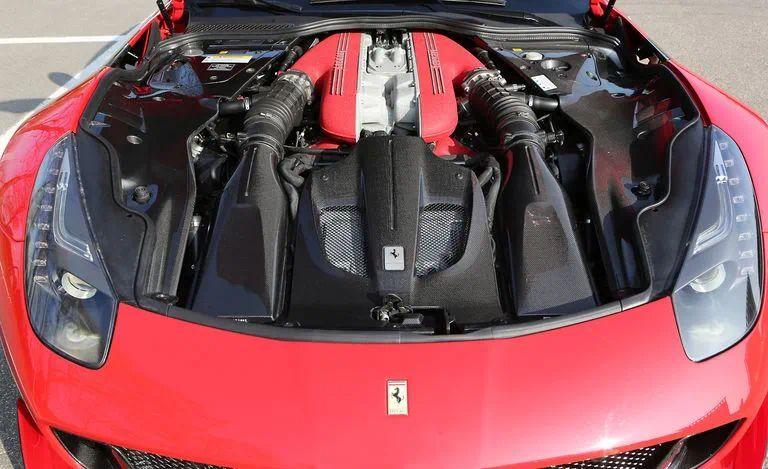 Động cơ của Ferrari F12 Berlin